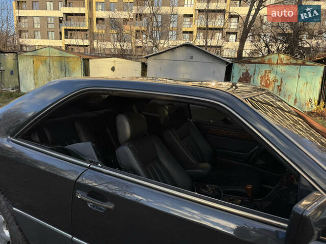 Черный Мерседес Е-Класс, объемом двигателя 2.2 л и пробегом 298 тыс. км за 6500 $, фото 2 на Automoto.ua