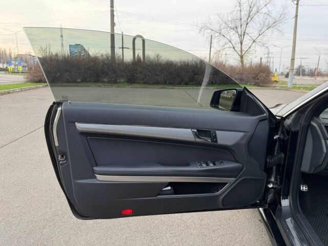 Черный Мерседес Е-Класс, объемом двигателя 3 л и пробегом 190 тыс. км за 13000 $, фото 22 на Automoto.ua