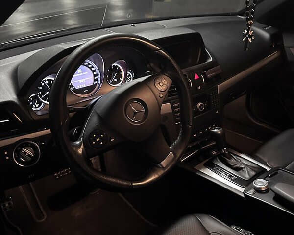 Мерседес Е-Класс 2010 в Кривом Роге на Automoto.ua Черный Мерседес Е-Класс, объемом двигателя 2.99 л и пробегом 180 тыс. км за 15000 $, фото 9 на Automoto.ua