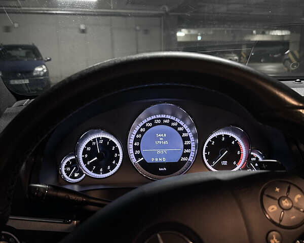 Мерседес Е-Класс 2010 в Кривом Роге на Automoto.ua Черный Мерседес Е-Класс, объемом двигателя 2.99 л и пробегом 180 тыс. км за 15000 $, фото 13 на Automoto.ua