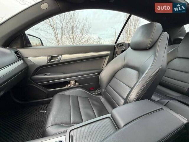 Черный Мерседес Е-Класс, объемом двигателя 3 л и пробегом 190 тыс. км за 13000 $, фото 50 на Automoto.ua