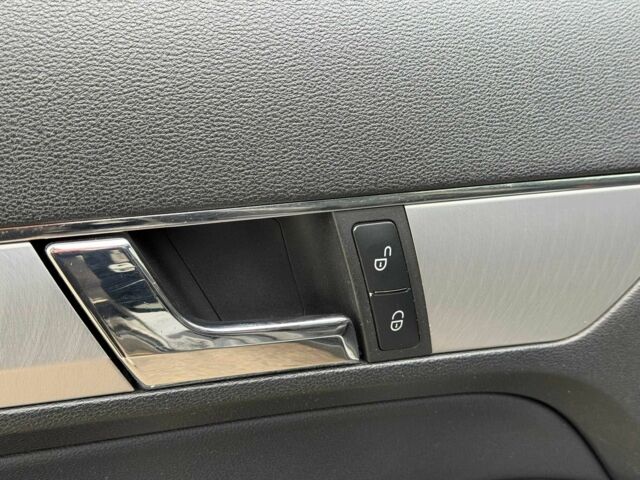 Черный Мерседес Е-Класс, объемом двигателя 3 л и пробегом 190 тыс. км за 13000 $, фото 23 на Automoto.ua