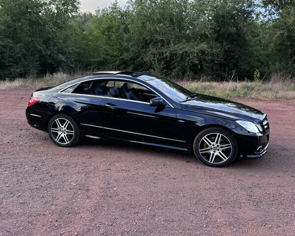 Чорний Мерседес Е-Клас, об'ємом двигуна 3 л та пробігом 220 тис. км за 11900 $, фото 6 на Automoto.ua
