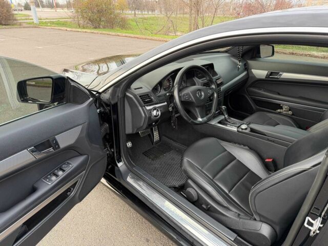 Черный Мерседес Е-Класс, объемом двигателя 3 л и пробегом 190 тыс. км за 13000 $, фото 10 на Automoto.ua