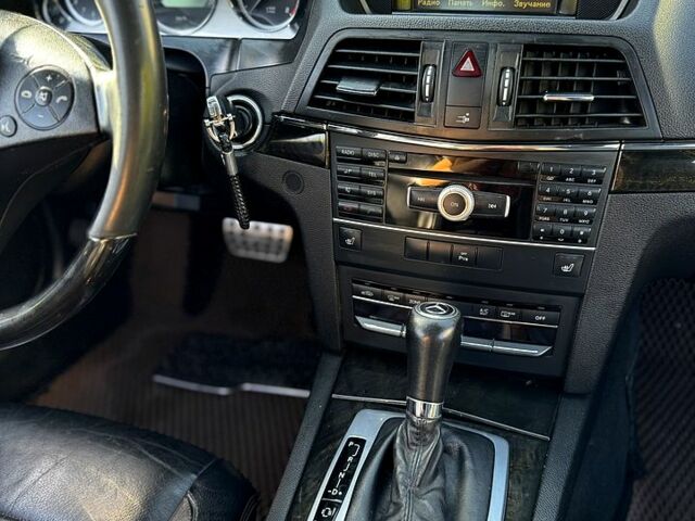 Мерседес Е-Класс 2010 в Запорожье на Automoto.ua Черный Мерседес Е-Класс, объемом двигателя 1.8 л и пробегом 309 тыс. км за 12900 $, фото 12 на Automoto.ua