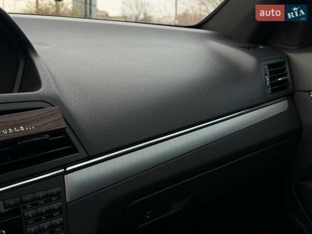 Черный Мерседес Е-Класс, объемом двигателя 3 л и пробегом 190 тыс. км за 13000 $, фото 48 на Automoto.ua