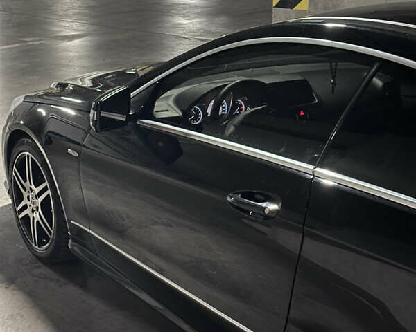 Мерседес Е-Класс 2010 в Кривом Роге на Automoto.ua Черный Мерседес Е-Класс, объемом двигателя 2.99 л и пробегом 180 тыс. км за 15000 $, фото 1 на Automoto.ua