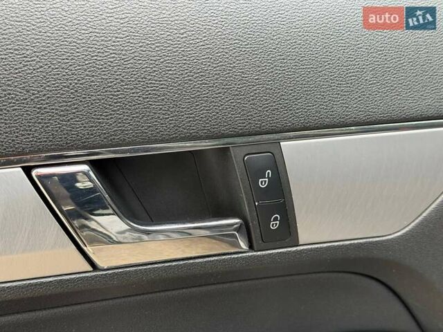 Черный Мерседес Е-Класс, объемом двигателя 3 л и пробегом 190 тыс. км за 13000 $, фото 32 на Automoto.ua