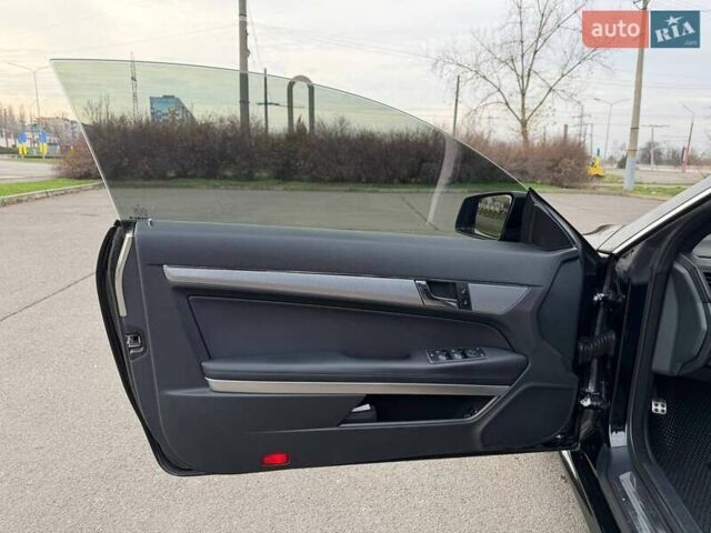 Черный Мерседес Е-Класс, объемом двигателя 3 л и пробегом 190 тыс. км за 13000 $, фото 31 на Automoto.ua