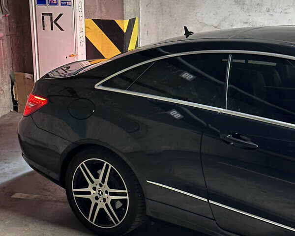 Мерседес Е-Класс 2010 в Кривом Роге на Automoto.ua Черный Мерседес Е-Класс, объемом двигателя 2.99 л и пробегом 180 тыс. км за 15000 $, фото 2 на Automoto.ua