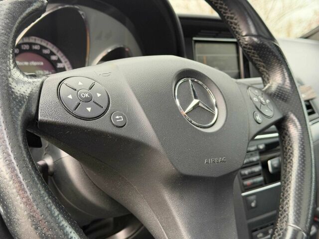 Черный Мерседес Е-Класс, объемом двигателя 3 л и пробегом 190 тыс. км за 13000 $, фото 18 на Automoto.ua