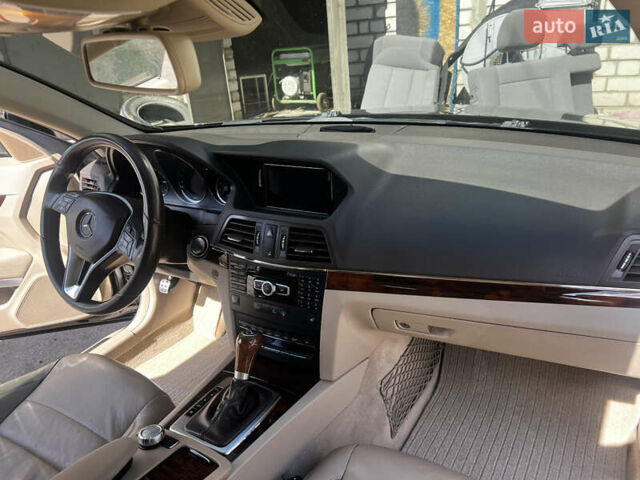 Черный Мерседес Е-Класс, объемом двигателя 4.66 л и пробегом 194 тыс. км за 12500 $, фото 14 на Automoto.ua