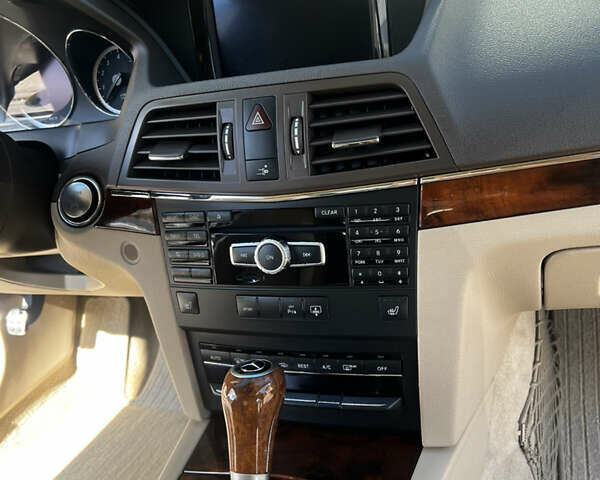 Черный Мерседес Е-Класс, объемом двигателя 4.66 л и пробегом 194 тыс. км за 12500 $, фото 11 на Automoto.ua