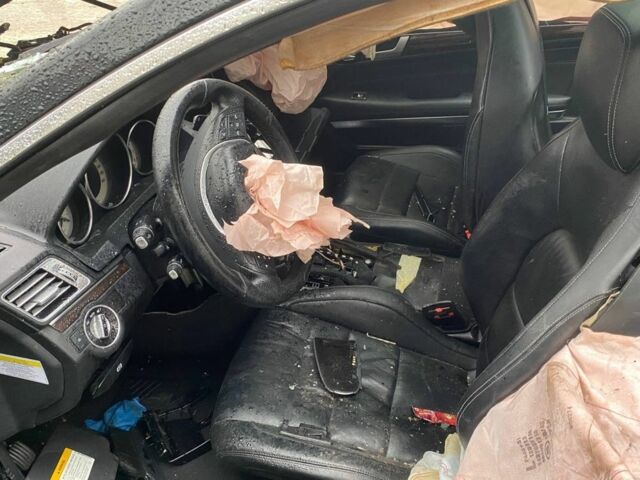 Черный Мерседес Е-Класс, объемом двигателя 0 л и пробегом 100 тыс. км за 2500 $, фото 7 на Automoto.ua