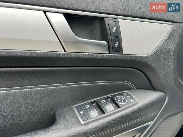 Черный Мерседес Е-Класс, объемом двигателя 2.2 л и пробегом 177 тыс. км за 16700 $, фото 13 на Automoto.ua