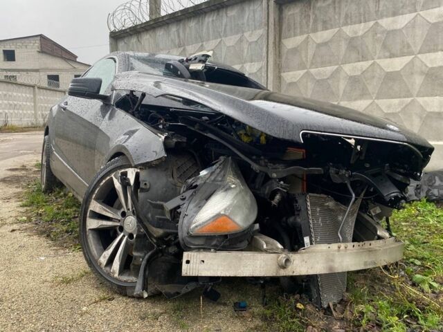 Черный Мерседес Е-Класс, объемом двигателя 0 л и пробегом 100 тыс. км за 2500 $, фото 6 на Automoto.ua