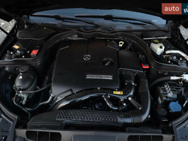 Черный Мерседес Е-Класс, объемом двигателя 2 л и пробегом 128 тыс. км за 17900 $, фото 11 на Automoto.ua