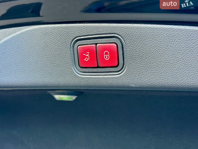 Чорний Мерседес Е-Клас, об'ємом двигуна 3 л та пробігом 28 тис. км за 37000 $, фото 15 на Automoto.ua