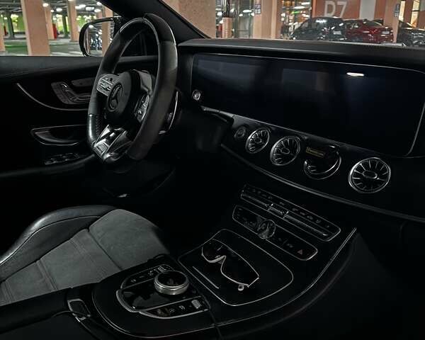 Черный Мерседес Е-Класс, объемом двигателя 3 л и пробегом 112 тыс. км за 55000 $, фото 3 на Automoto.ua