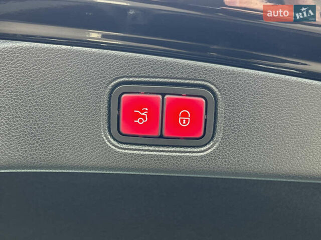 Черный Мерседес Е-Класс, объемом двигателя 3 л и пробегом 25 тыс. км за 46500 $, фото 16 на Automoto.ua