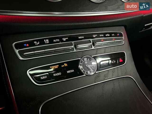 Черный Мерседес Е-Класс, объемом двигателя 3 л и пробегом 25 тыс. км за 46500 $, фото 41 на Automoto.ua