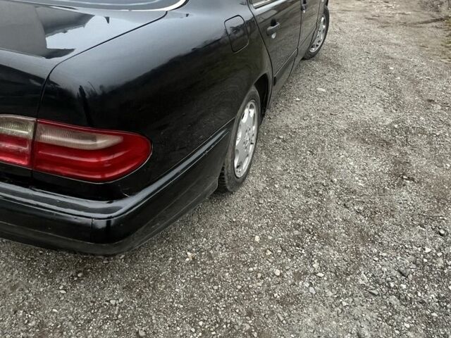 Чорний Мерседес Е-Клас, об'ємом двигуна 2.3 л та пробігом 400 тис. км за 2450 $, фото 7 на Automoto.ua