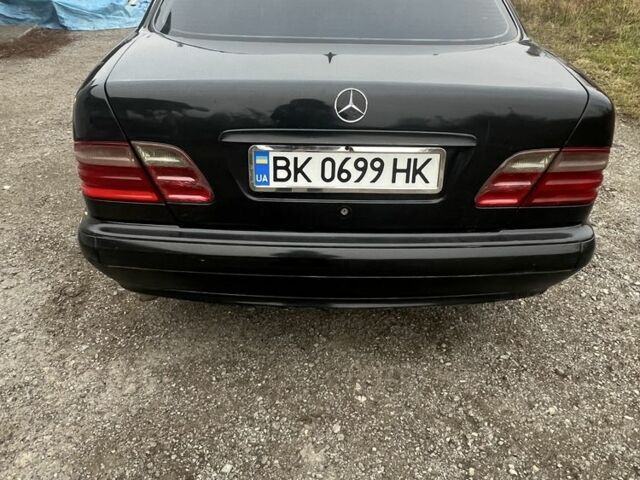Чорний Мерседес Е-Клас, об'ємом двигуна 2.3 л та пробігом 400 тис. км за 2450 $, фото 6 на Automoto.ua