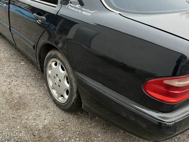 Чорний Мерседес Е-Клас, об'ємом двигуна 2.3 л та пробігом 400 тис. км за 2450 $, фото 5 на Automoto.ua