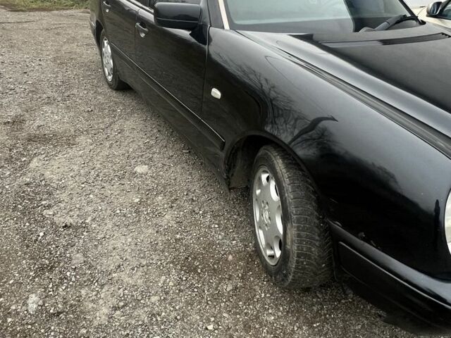 Чорний Мерседес Е-Клас, об'ємом двигуна 2.3 л та пробігом 400 тис. км за 2450 $, фото 9 на Automoto.ua