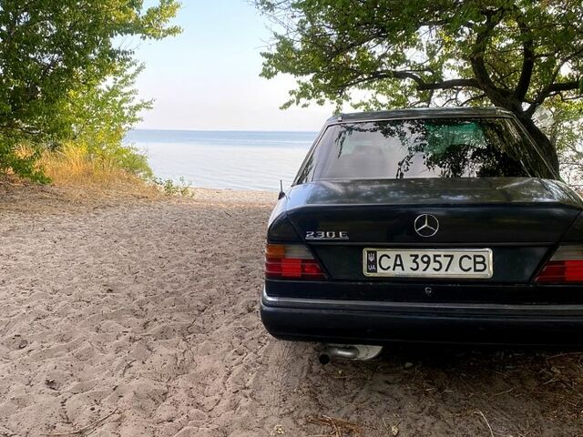 Чорний Мерседес Е-Клас, об'ємом двигуна 2.3 л та пробігом 450 тис. км за 900 $, фото 7 на Automoto.ua