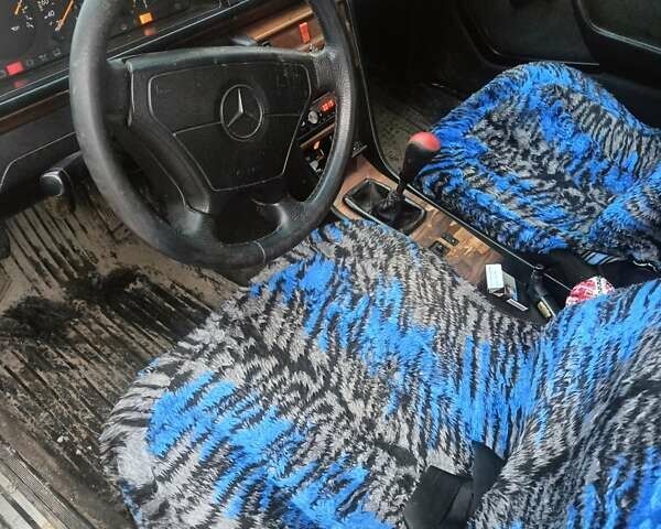 Чорний Мерседес Е-Клас, об'ємом двигуна 2 л та пробігом 333 тис. км за 950 $, фото 16 на Automoto.ua