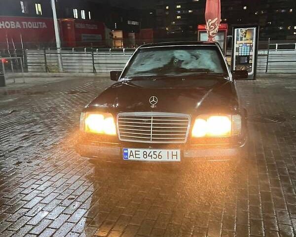 Черный Мерседес Е-Класс, объемом двигателя 2.3 л и пробегом 250 тыс. км за 2300 $, фото 4 на Automoto.ua