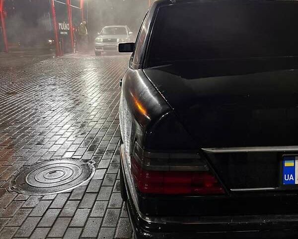 Черный Мерседес Е-Класс, объемом двигателя 2.3 л и пробегом 250 тыс. км за 2300 $, фото 1 на Automoto.ua