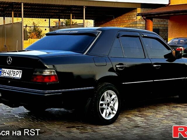 Черный Мерседес Е-Класс, объемом двигателя 2.3 л и пробегом 328 тыс. км за 2000 $, фото 2 на Automoto.ua