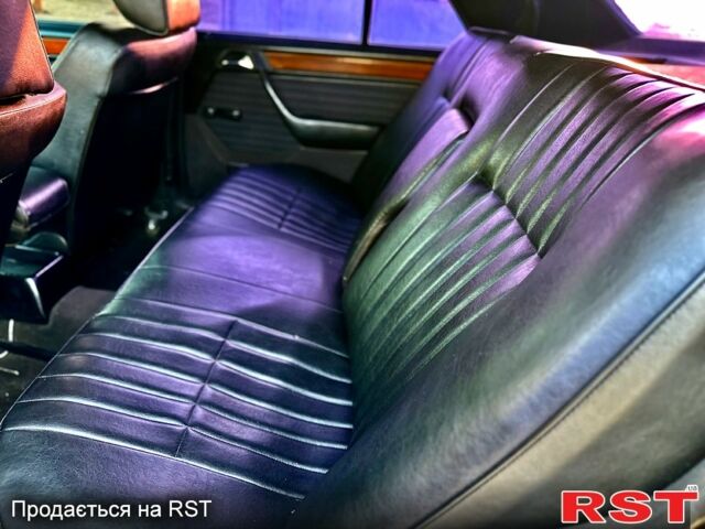 Черный Мерседес Е-Класс, объемом двигателя 2.3 л и пробегом 328 тыс. км за 2000 $, фото 4 на Automoto.ua