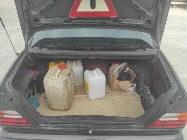 Чорний Мерседес Е-Клас, об'ємом двигуна 3 л та пробігом 312 тис. км за 4700 $, фото 8 на Automoto.ua