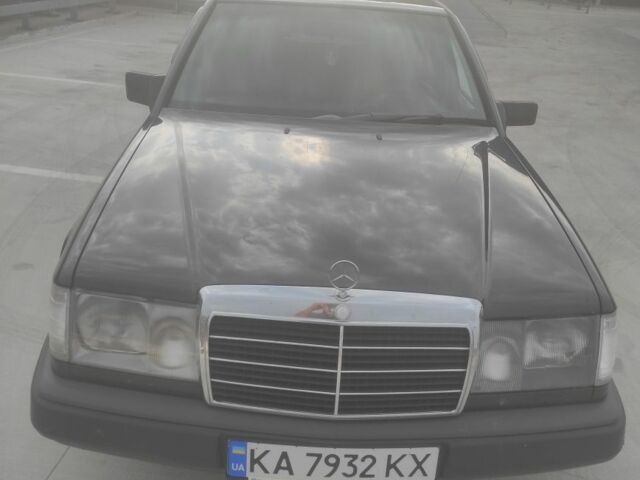 Чорний Мерседес Е-Клас, об'ємом двигуна 3 л та пробігом 312 тис. км за 4700 $, фото 5 на Automoto.ua