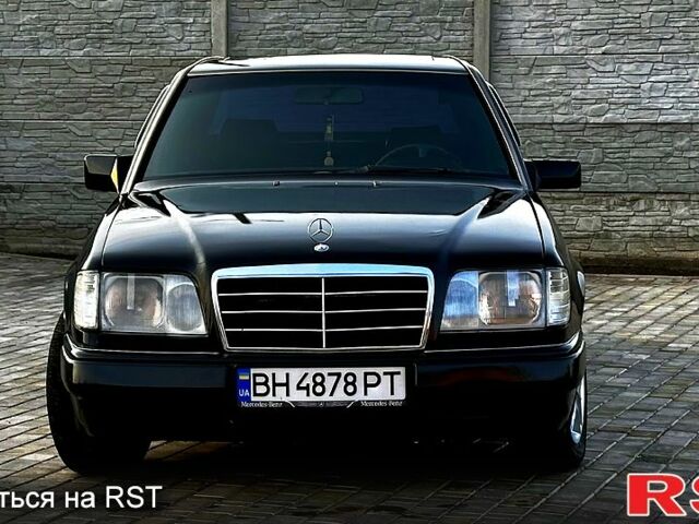 Черный Мерседес Е-Класс, объемом двигателя 2.3 л и пробегом 328 тыс. км за 2000 $, фото 1 на Automoto.ua