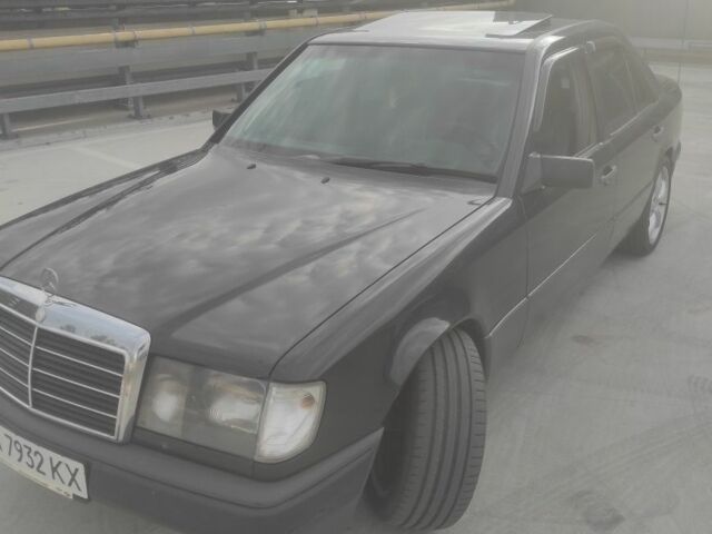 Чорний Мерседес Е-Клас, об'ємом двигуна 3 л та пробігом 312 тис. км за 4700 $, фото 7 на Automoto.ua