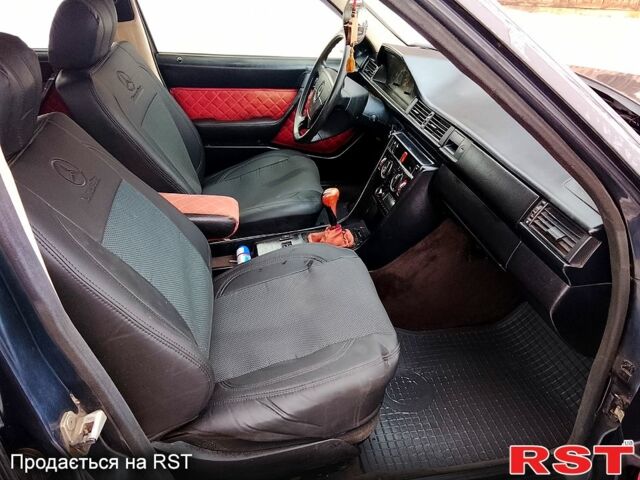 Черный Мерседес Е-Класс, объемом двигателя 2.6 л и пробегом 300 тыс. км за 2550 $, фото 4 на Automoto.ua