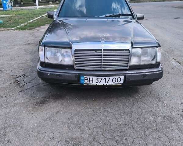 Чорний Мерседес Е-Клас, об'ємом двигуна 2.3 л та пробігом 280 тис. км за 2000 $, фото 10 на Automoto.ua