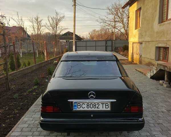 Черный Мерседес Е-Класс, объемом двигателя 2.3 л и пробегом 358 тыс. км за 1750 $, фото 5 на Automoto.ua