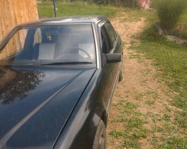 Черный Мерседес Е-Класс, объемом двигателя 2.3 л и пробегом 400 тыс. км за 2400 $, фото 6 на Automoto.ua