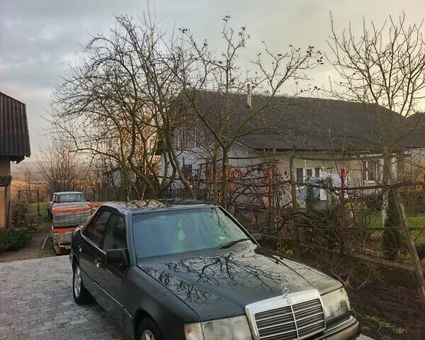 Черный Мерседес Е-Класс, объемом двигателя 2.3 л и пробегом 358 тыс. км за 1750 $, фото 6 на Automoto.ua