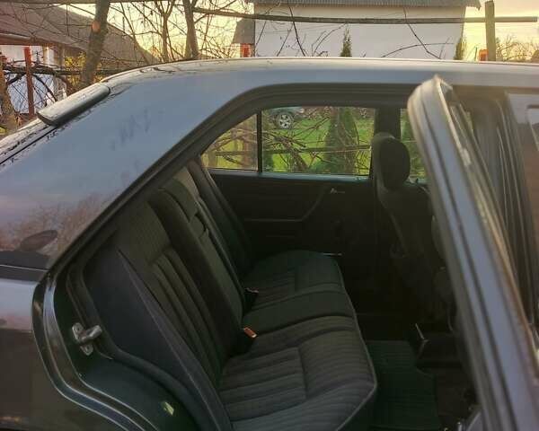 Черный Мерседес Е-Класс, объемом двигателя 2.3 л и пробегом 358 тыс. км за 1750 $, фото 3 на Automoto.ua