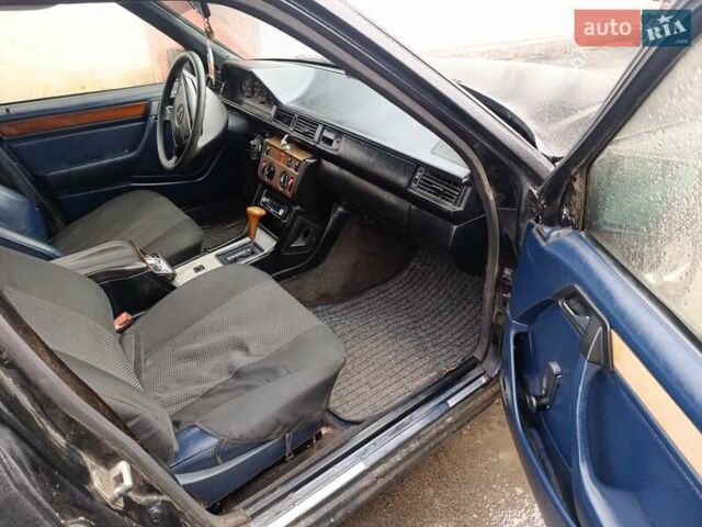 Черный Мерседес Е-Класс, объемом двигателя 2.5 л и пробегом 235 тыс. км за 1500 $, фото 6 на Automoto.ua