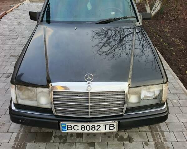 Черный Мерседес Е-Класс, объемом двигателя 2.3 л и пробегом 358 тыс. км за 1750 $, фото 8 на Automoto.ua