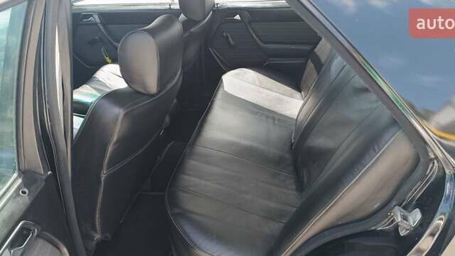 Чорний Мерседес Е-Клас, об'ємом двигуна 3 л та пробігом 460 тис. км за 2900 $, фото 4 на Automoto.ua
