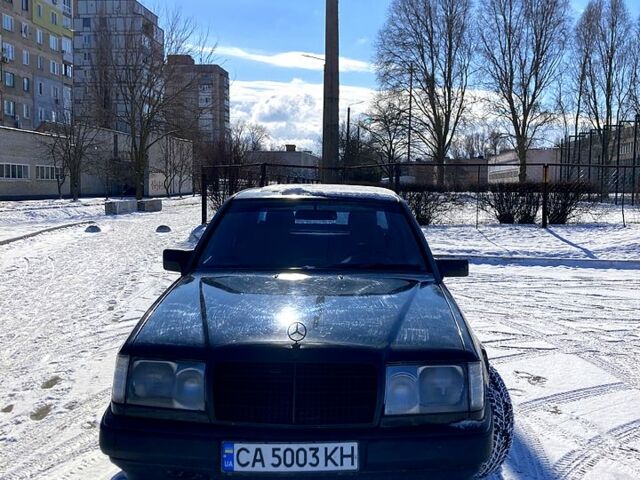 Чорний Мерседес Е-Клас, об'ємом двигуна 2.3 л та пробігом 230 тис. км за 2200 $, фото 2 на Automoto.ua