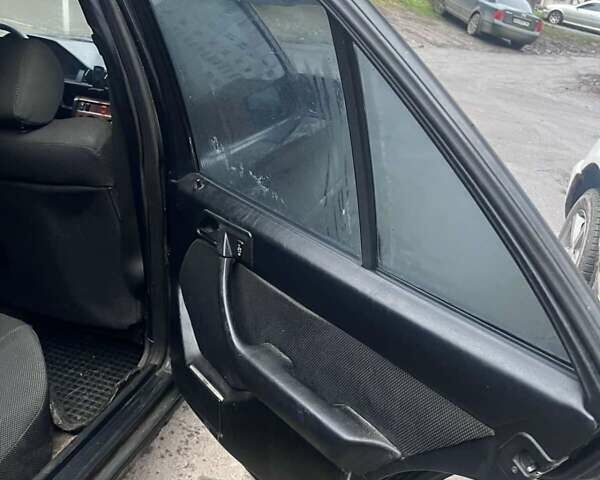 Черный Мерседес Е-Класс, объемом двигателя 0 л и пробегом 700 тыс. км за 1200 $, фото 1 на Automoto.ua